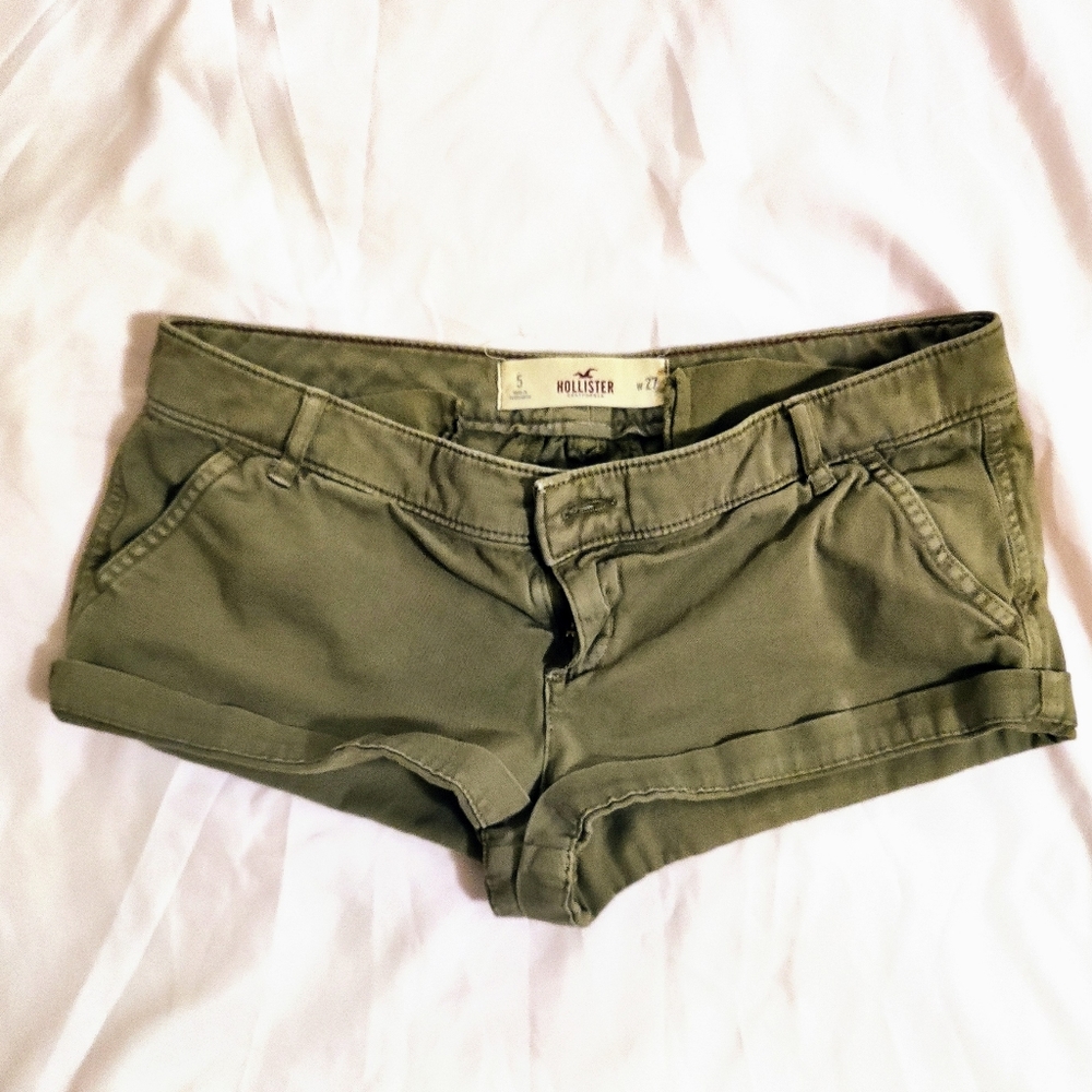 Women's size 5, Hollister shorts, olive green